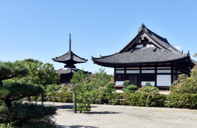 緑が広がる叡福寺の風景