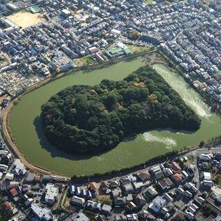 上空から見た仲哀天皇陵古墳